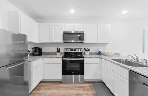 Spring Hill House | Spacious House with Garden | Ideal for Long Stays
