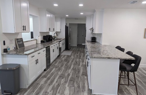 Clearwater House | Spacious Lake House retreat located in Clearwater FL, near beaches & shopping.