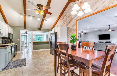 Micanopy House | Spacious Micanopy Farmhouse w/Luxurious Pool!