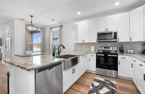University Hills and Windsor Park House | Spacious, Modern Austin Home Mins to Downtown, Franklin BBQ & Live Music!