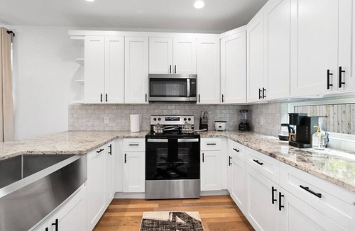 University Hills and Windsor Park House | Spacious, Modern Austin Home Mins to Downtown, Franklin BBQ & Live Music!