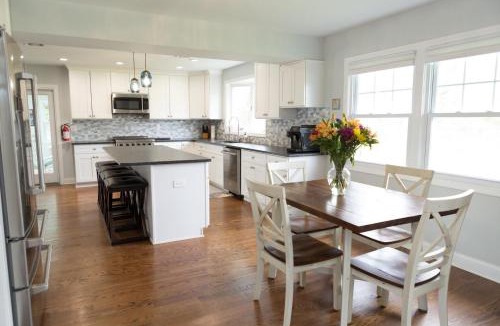 West Freehold House | Spacious Modern Home in West Freehold