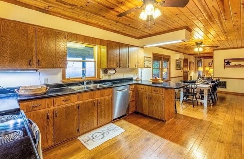 Franklin House | Spacious mountain getaway with game room, hot tub, fireplace & washer/dryer