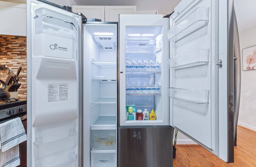 Nauck House | Spacious Multi-Level Getaway 10 minutes from DCA Airport and downtown Arlington