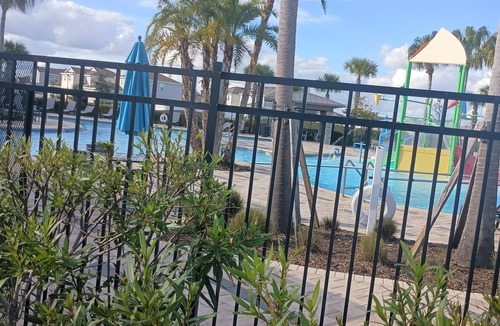 Groveland House | Spacious New 7-bedroom house in beautiful Groveland with AC , gym, pool and park