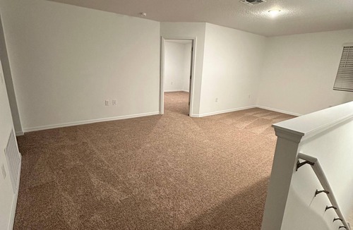 Groveland House | Spacious New 7-bedroom house in beautiful Groveland with AC , gym, pool and park