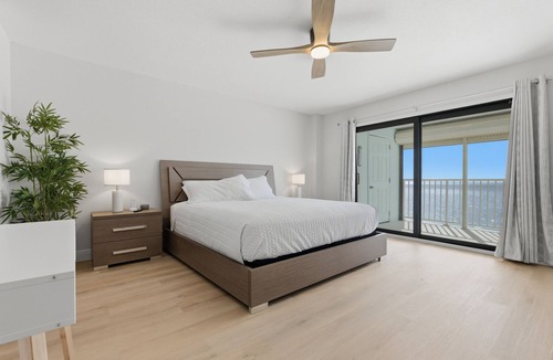 Madeira Beach Condo | Spacious Oceanfront 6-bedroom 2 condo combo in superb Madeira Beach on the Beach