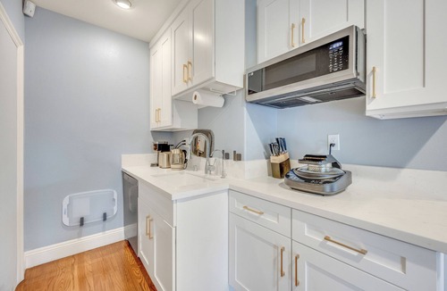 East Pasadena House | Spacious Pasadena home Near Cal Tech & Old Town