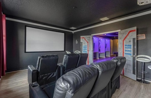 Loughman House | Spacious Pool Home Great Location-6020OGL
