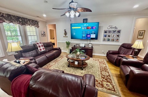 Trinity House | Spacious & Pristine 5 Bedroom 4 Bath Home on 5 Acres