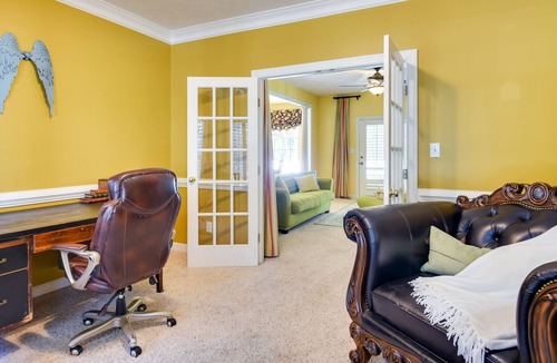 Smithfield House | Spacious Smithfield Home w/ Screened Porch & Yard!