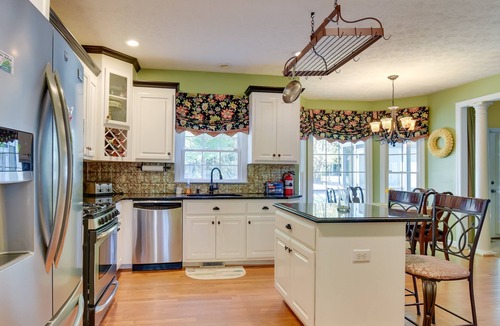 Smithfield House | Spacious Smithfield Home w/ Screened Porch & Yard!