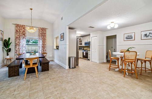 Cove House | Spacious Tampa Retreat! Heated Salt Pool, 6BR, 3Ba
