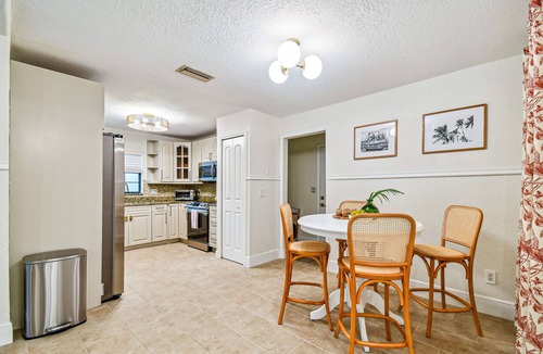 Cove House | Spacious Tampa Retreat! Heated Salt Pool, 6BR, 3Ba