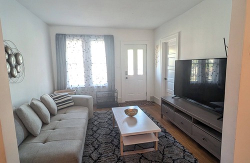 Walkerville Apartment | Spacious Two Bedroom Suite Perfect For Longer Stays Sleeps 4