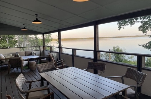 L'Isle-aux-Allumettes House | Spacious waterfront retreat with all the comforts of home.