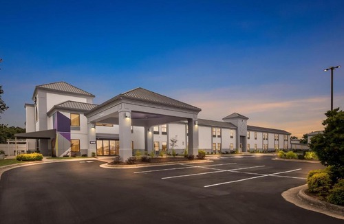 Pine Forest Hotel | Spark by Hilton Spring Lake Fayetteville
