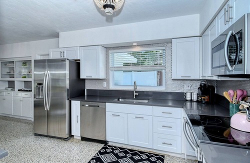 Southgate House | Sparkling Rental Close to Beaches and Downtown