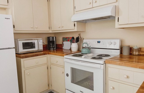 Fairforest House | Spartanburg Serenity : Stylish 2-Bedroom Townhouse
