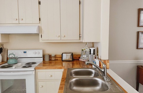 Fairforest House | Spartanburg Serenity : Stylish 2-Bedroom Townhouse