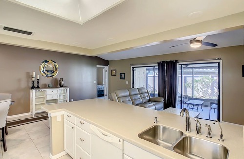Tarpon Springs Villa | Spectacular 2Bd/2Bth Villa Nestled Between Sunset Beach & Howard Park Beach