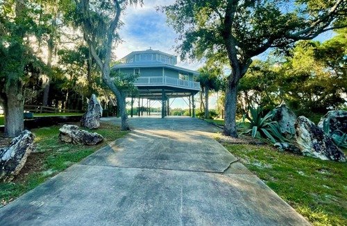 Cedar Key House | Spectacular Waterfront Property at Cloud 9!