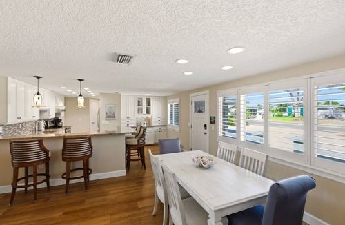 Whitney Beach Cottage | Spoonbill Lagoon with Fantastic Water Views of Palma Sola Bay!