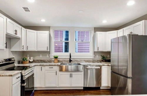 Springfield House | Springfield Charmer Clean, Spacious, with WI-FI Close to all!