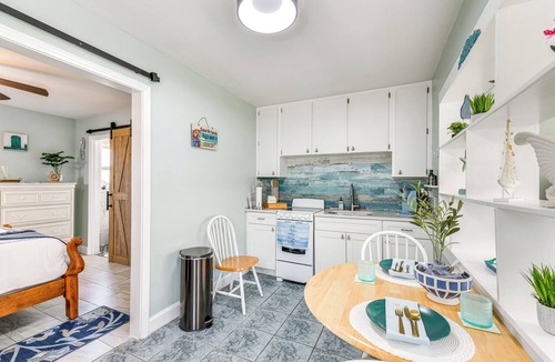 St. Pete Beach Apartment | St Pete Beach Apartment | Near Corey Ave & Beaches