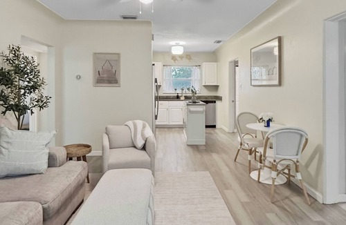 United Central House | St Pete Oasis - 3BR + Office - Near DTSP & Beaches