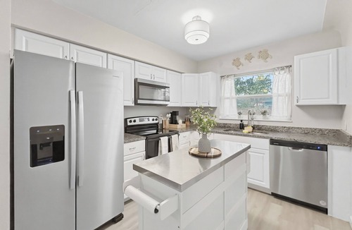 United Central House | St Pete Oasis - 3BR + Office - Near DTSP & Beaches