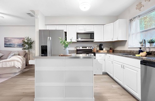 United Central House | St Pete Oasis - 3BR + Office - Near DTSP & Beaches