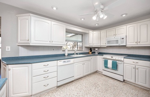 Disston Heights House | St. Pete Pool Home Getaway