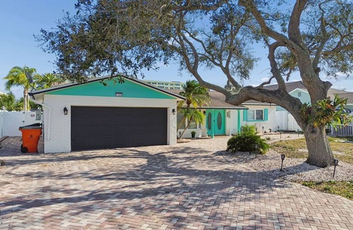 Madeira Beach House | "St. Pete Traveling Paradise - 3 min to Beach Heated Pool, Hot Tub & Game Room".