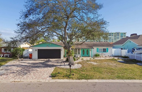 Madeira Beach House | "St. Pete Traveling Paradise - 3 min to Beach Heated Pool, Hot Tub & Game Room".