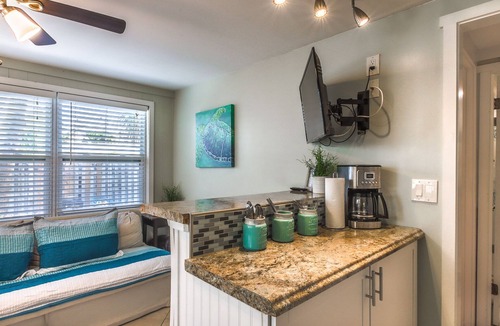 Pass-a-Grille House | Starfish Cottage 1B PetFriendly Steps from Pass-a-Grille Beach with Free Parking