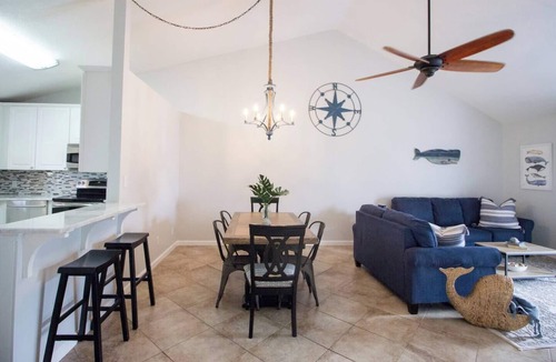 Scenic Gulf Drive Condo | Stay a While - 3 min walk to private beach access!