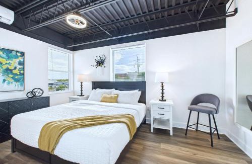 Port Canaveral Hotel | Stay, Park & Cruise! Modern Loft by Port -Unit 200