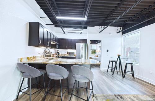 Port Canaveral Hotel | Stay, Park & Cruise! Modern Loft by Port -Unit 200