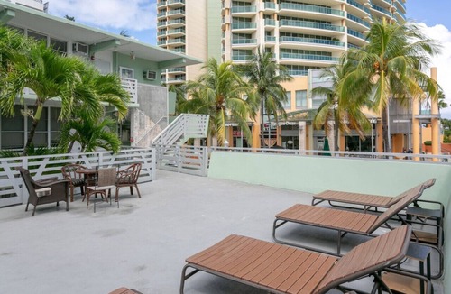 South Beach Condo | Steps 2 Beach, Prime Ocean Dr Condo w/2 Queen Beds
