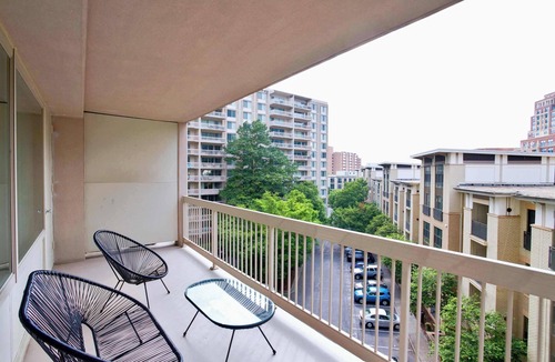 Aurora Highlands Apartment | Steps from Metro & Pentagon City Mall