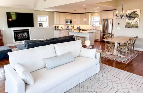 Frisco House | Steps From Oceanfront. Luxury Bath & Kitchen. Nat'l Seashore & Lighthouse Views
