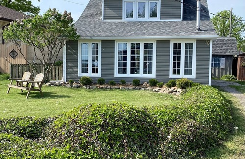 Ruthven Cottage | Steps from the Beach