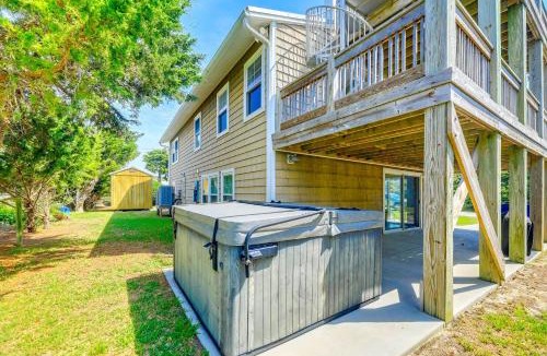 Emerald Isle House | Steps to Beach: Bright Emerald Isle Retreat