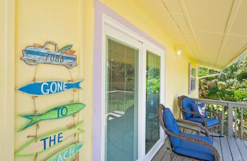 Crescent Beach House | Steps to Beach Patio Fire Pit Tropical Oasis