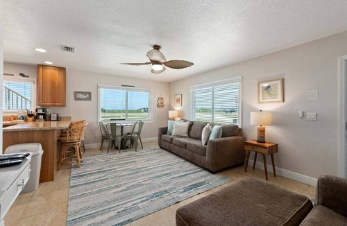 Flagler Beach Condo | Steps to Flagler Beach! Cozy 1-BR Oceanfront Retreat Dog-Friendly