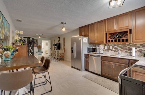 Redington Shores Cottage | Steps to Gulf: Updated Duplex in Redington Shores!