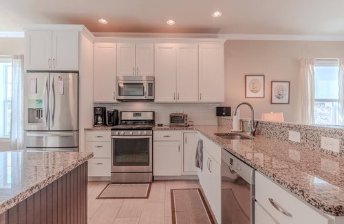 Town Bank House | Steps to the Beach. 4 Bedrooms. Occupancy 10