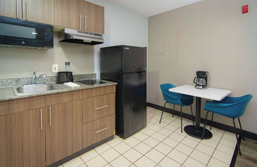West Palm Beach Hotel | Studio 6 Extended Stay - West Palm Beach, FL