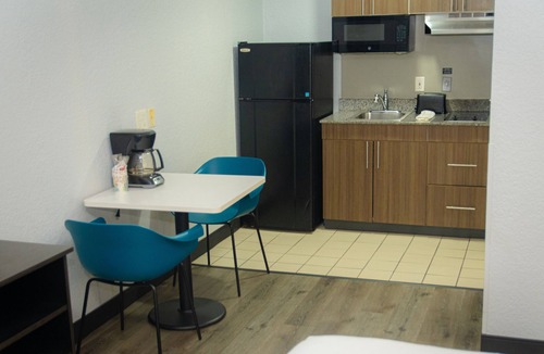 West Palm Beach Hotel | Studio 6 Extended Stay - West Palm Beach, FL